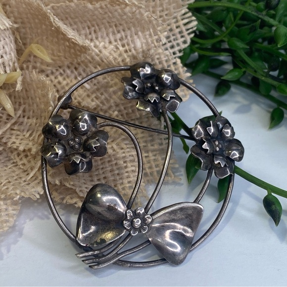 Vintage Sterling Silver Floral Bouquet Bow Circle Brooch Pin - Picture 2 of 6